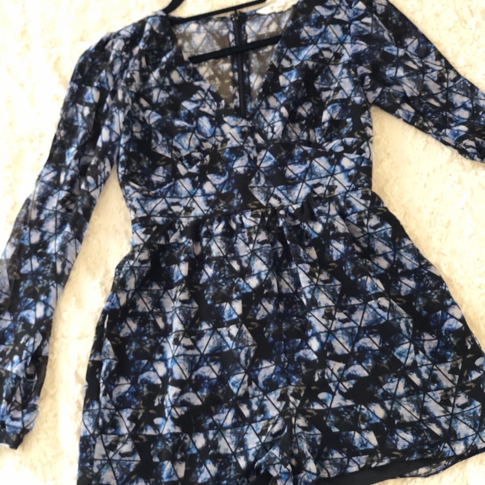 BCBGENERATION geometric print long sleeve romper